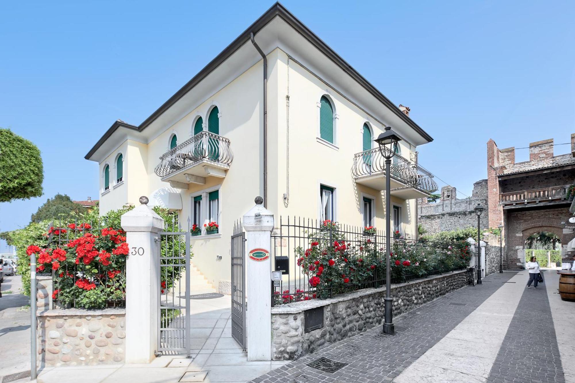 Hotel Villa Cansignorio Лацизе Екстериор снимка