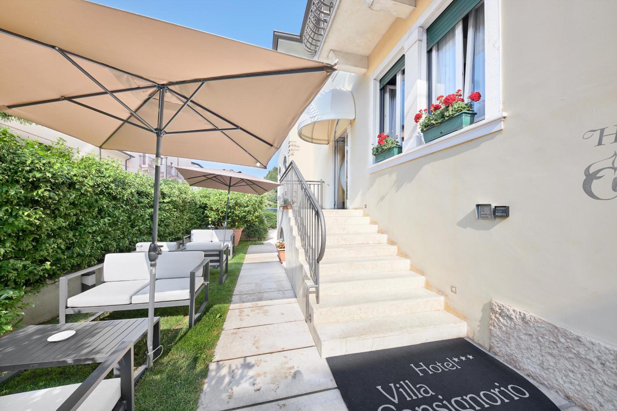 Hotel Villa Cansignorio Лацизе Екстериор снимка