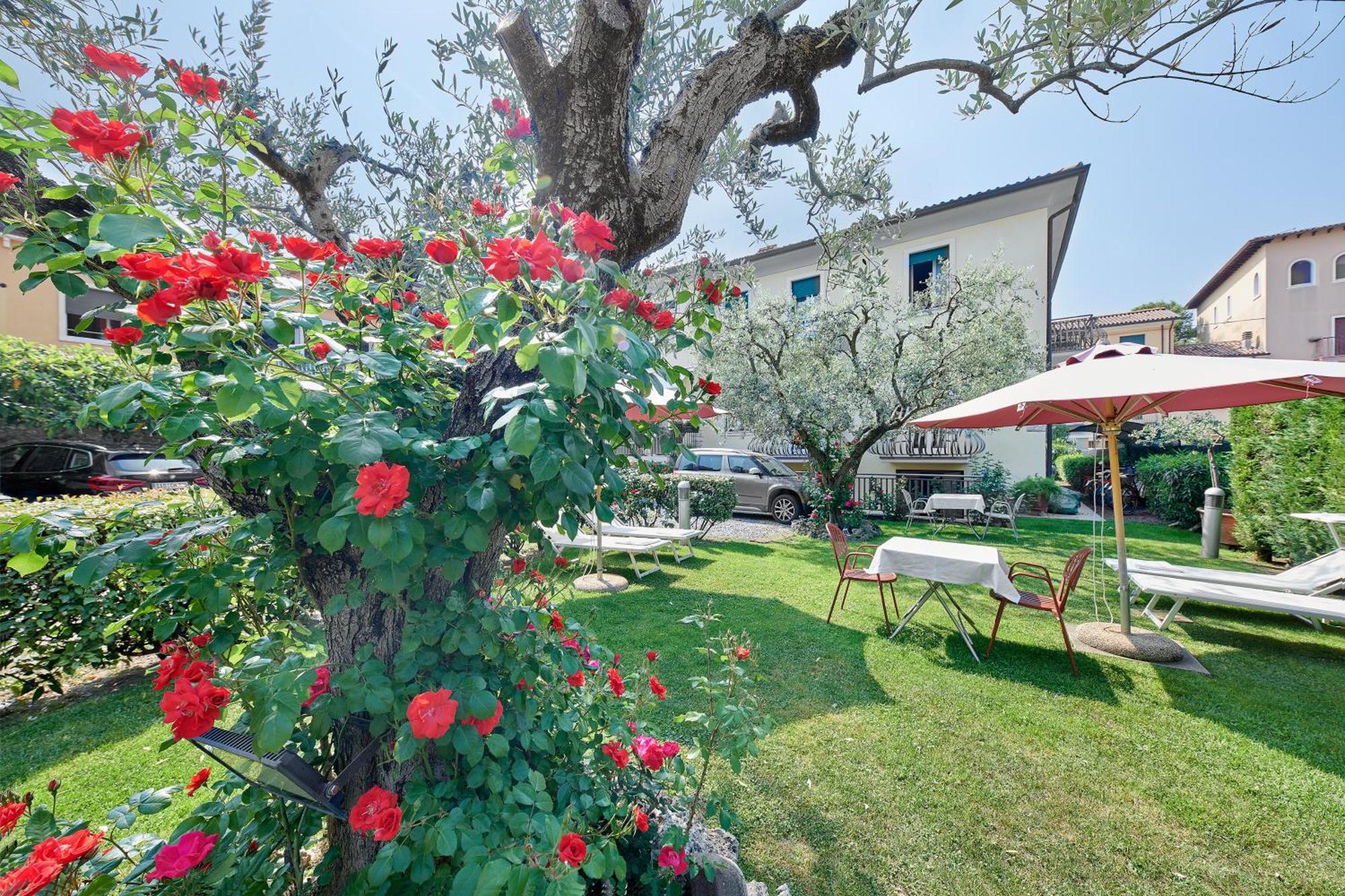 Hotel Villa Cansignorio Лацизе Екстериор снимка